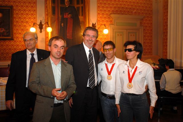 Cusati, Presidente Penati, Signori, Saccocci alla premiazione tenutasi durante la festa per Graziana e per la nazionale di canottaggio.